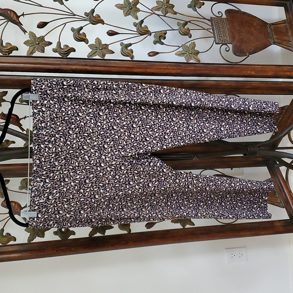 CURATED BY RUA'H KIBRIYA: 32" Long Stretchy Animal Print Capris